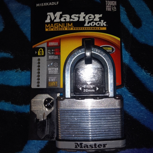 Brand New MASTER LOCK M15XKADLF MAGNUM 1-1/2'' 38mm PADLOCK 1-1/4'' 32mm - Picture 5 of 6